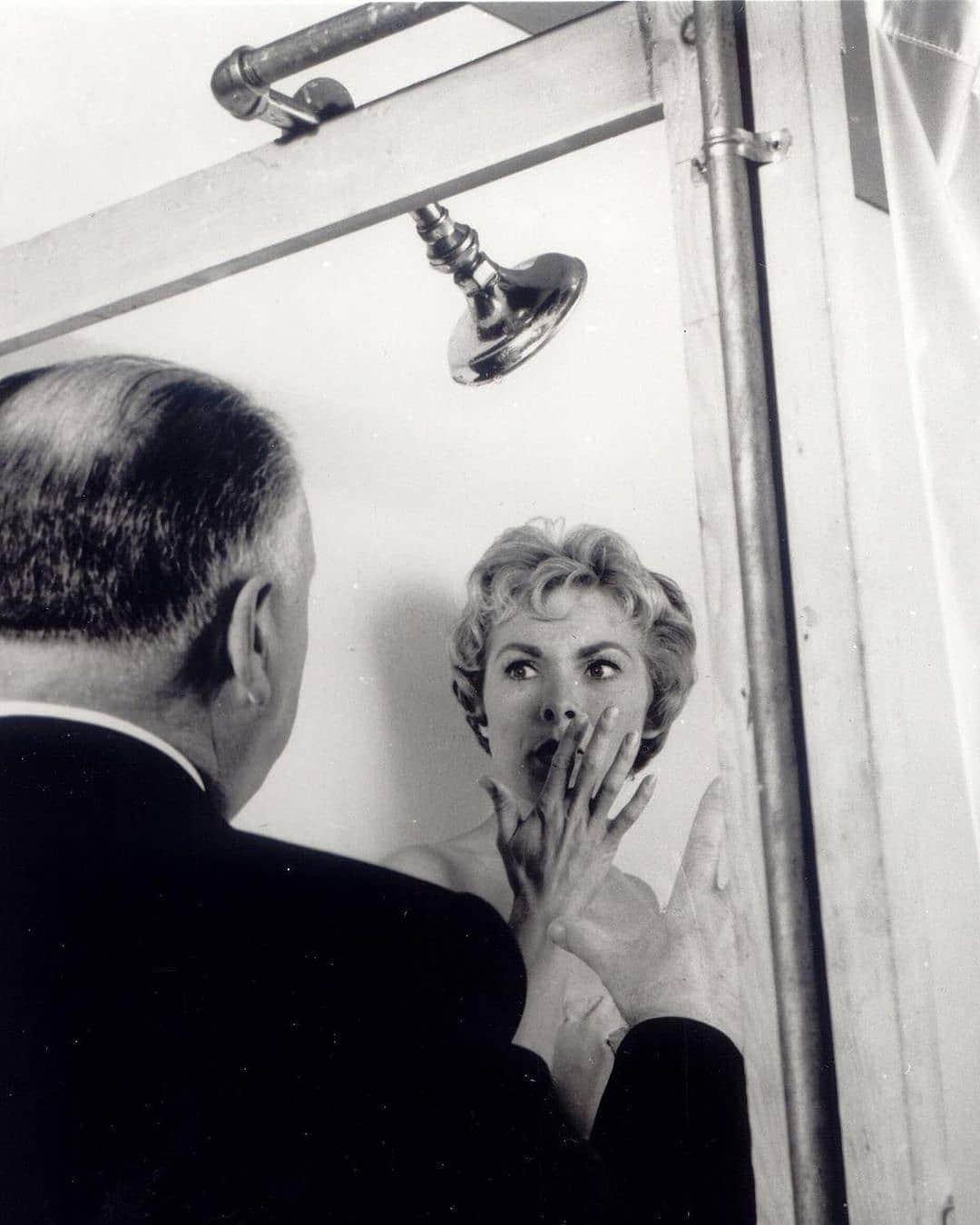 スラッシュさんのインスタグラム写真 - (スラッシュInstagram)「#Repost @cinema_dream  Alfred Hitchcock, Janet Leigh and a shower on set of Psycho (1960). iiii]; )'」2月21日 3時23分 - slash