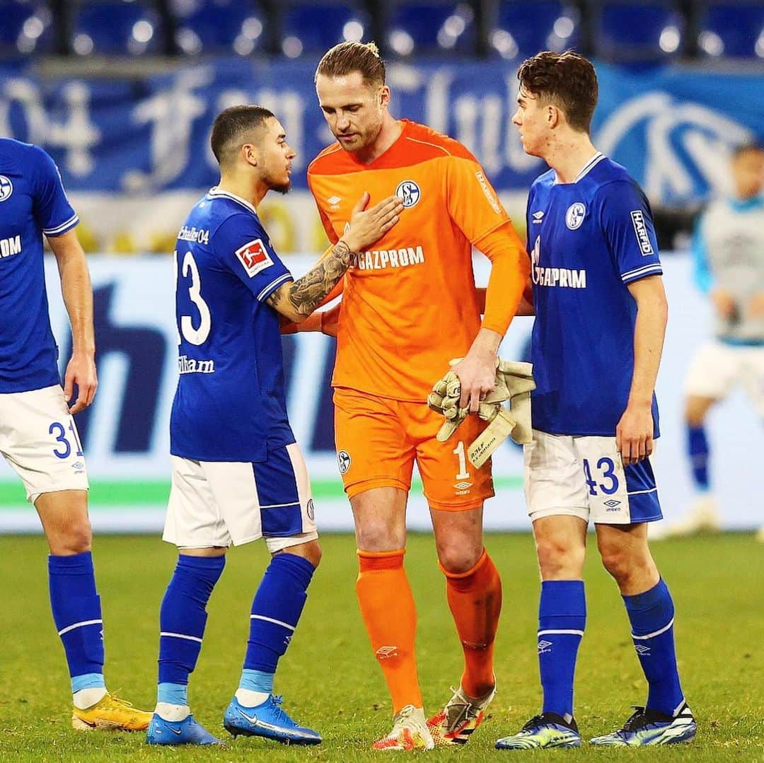 シャルケ04さんのインスタグラム写真 - (シャルケ04Instagram)「⏸ HT: #S04BVB 0:2 📷 . . #S04 #Schalke #Knappen #Königsblau #Revierderby #Halftime」2月21日 3時29分 - s04