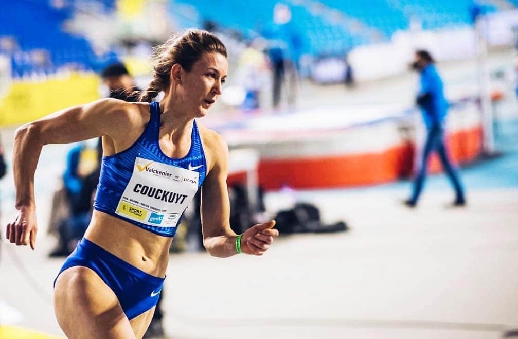 Paulien COUCKUYTのインスタグラム：「Derde keer was de goede keer ! 🙌🏻 Heel blij dat ik eindelijk heb kunnen tonen wat er in me zit, en dat ik mijn indoor-doel kan afvinken ! Happy girl over here ! 😁✴️[53"57]✴️ . Danku voor alle berichtjes, het heeft geholpen ! 🙏🏼 #nationals #400m #personalrecord #happygirl #roadtodreams . 📸 @jacobsjasper @belgaimage」