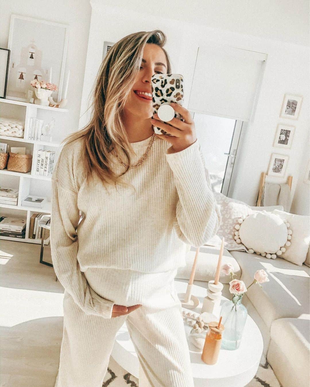 Stephanie Sterjovskiのインスタグラム：「Happy Saturday from Lil Mama, me & another matching lounge set! 🤰🏻💁🏻‍♀️ Swipe 👉 for some weekend organizing I’m doing today - more on stories too (need to get my stuff sorted so we can make space for this little babe as we are sharing a closet together 🙊😍). Also...our little matching robe and bebe sleeper arrived and I’m 😭 Linked everything here: http://liketk.it/38NOk @liketoknow.it #liketkit #LTKbump #LTKhome #weekendorganizing #thehomeedit #maternitystyle #dressthejollybump #babyjolly #jollyabode #weekendplans #masongrey」