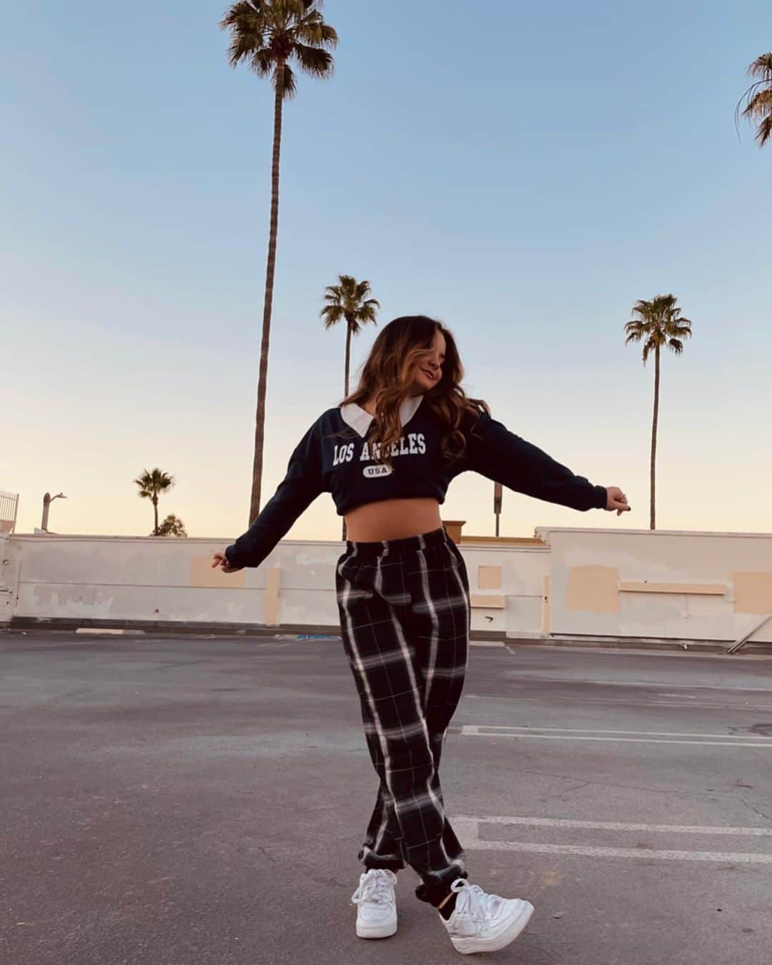 Brooke Marie Hylandのインスタグラム：「tag somebody that makes you smile 🌞」
