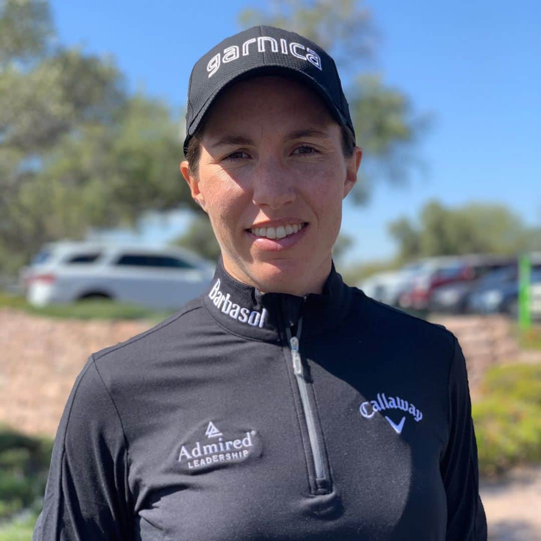 カルロタ・シガンダのインスタグラム：「Pretemporada ✅ y lista para empezar el 2021 en Florida. Muy contenta de anunciar mis nuevos sponsors con @admiredleadership y Barbasol, además de seguir con @garnicaplywood @callawayapparel @titleist y @adidasgolf  Agradecer a mi entrenador @jorgeparadagolf y mi preparador físico @zach_gulley_coach por el gran trabajo realizado! Finalmente, quiero dar las gracias a @thebirdasu y @superstitionmountaincc por dejarme jugar/practicar en sus increíbles instalaciones. #vamos  Pre season ✅ and ready to start 2021 season in Florida. Very excited to announce my 2 new partnerships with @admiredleadership and Barbasol, and continuing with long term sponsors @garnica @callawayapparel @titleist and @adidasgolf  Many thanks to my coach @jorgeparadagolf and trainer @zach_gulley_coach for your hard work 💪  Finally, thanks to the @thebirdasu and @superstitionmountaincc for allowing me to practice at these amazing facilities. #vamos」