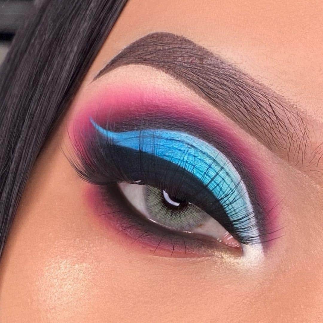 NYX Cosmeticsさんのインスタグラム写真 - (NYX CosmeticsInstagram)「Blessing your feed with a lil #cutcrease inspo ✨ @mimi_zrs completes this icy #EOTD with our Epic Ink Liner ❄️ What are your tricks to slaying a sharp liner? ✔️ • #nyxcosmetics #nyxprofessionalmakeup #crueltyfreebeauty #veganformula」2月21日 3時59分 - nyxcosmetics