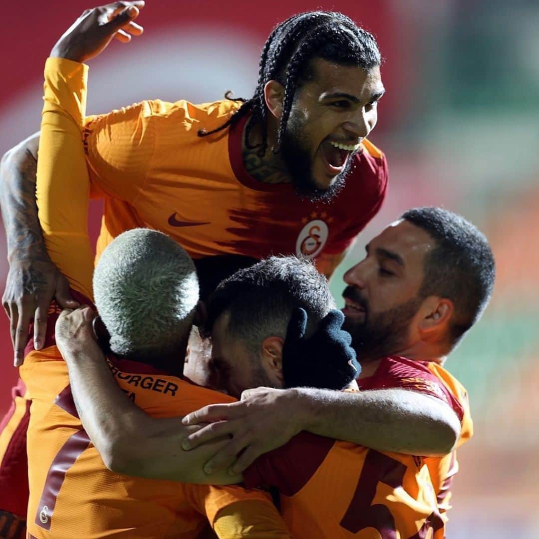 デアンドレ・イェドリンのインスタグラム：「+3❤️💛❤️💛 @galatasaray」