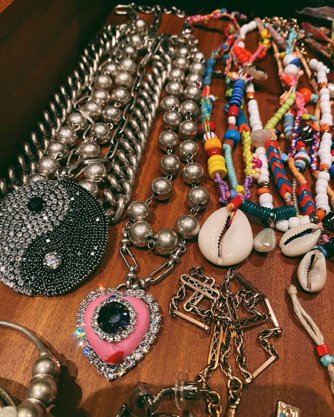 ダニジョーのインスタグラム：「DANNIJO CANDY SHOP 🍭🍬🐚✨ Join the party and shop new jewelry arrivals 〰️」