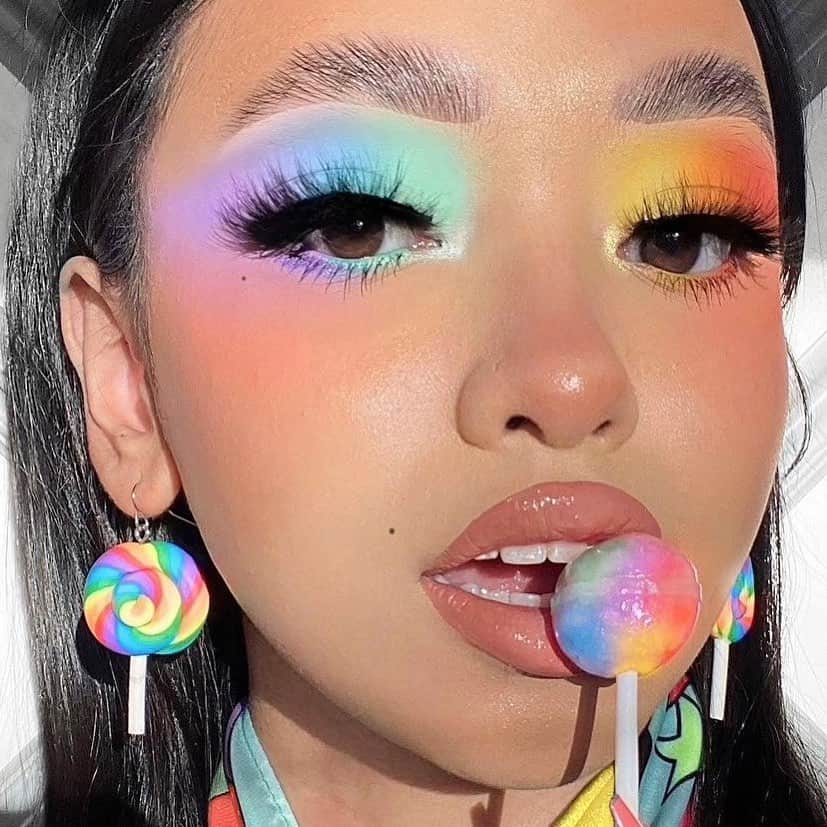 BH Cosmeticsのインスタグラム：「I want CANDY 🍭   📸: @aafrrin in Weekend Vibes Lip Gloss Duo - Chai Latte  #weekendvibes #bhcosmetics」