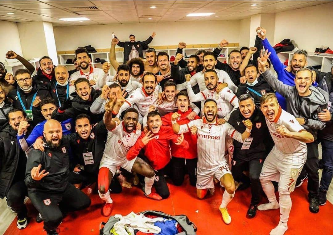 ヤシン・エズテキンのインスタグラム：「Adım Adım Şampiyonluğa @samsunspor 👌👌👌」