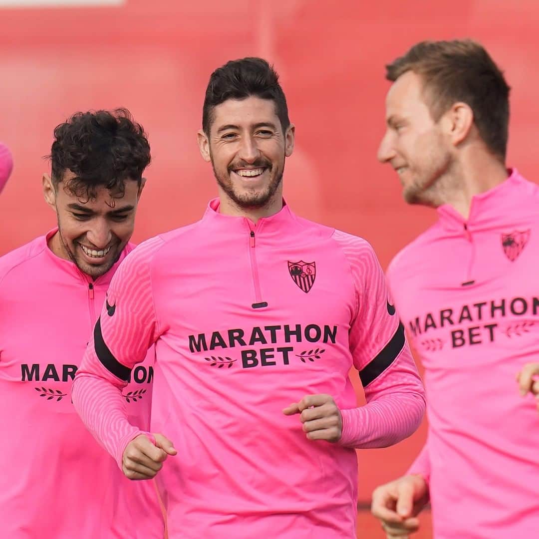 セビージャFCのインスタグラム：「💪 Ready for the next challenge 🔜 ⚽  #wearesevilla #sevillafc #sevilla #nuncaterindas #laliga #osasunasevillafc」