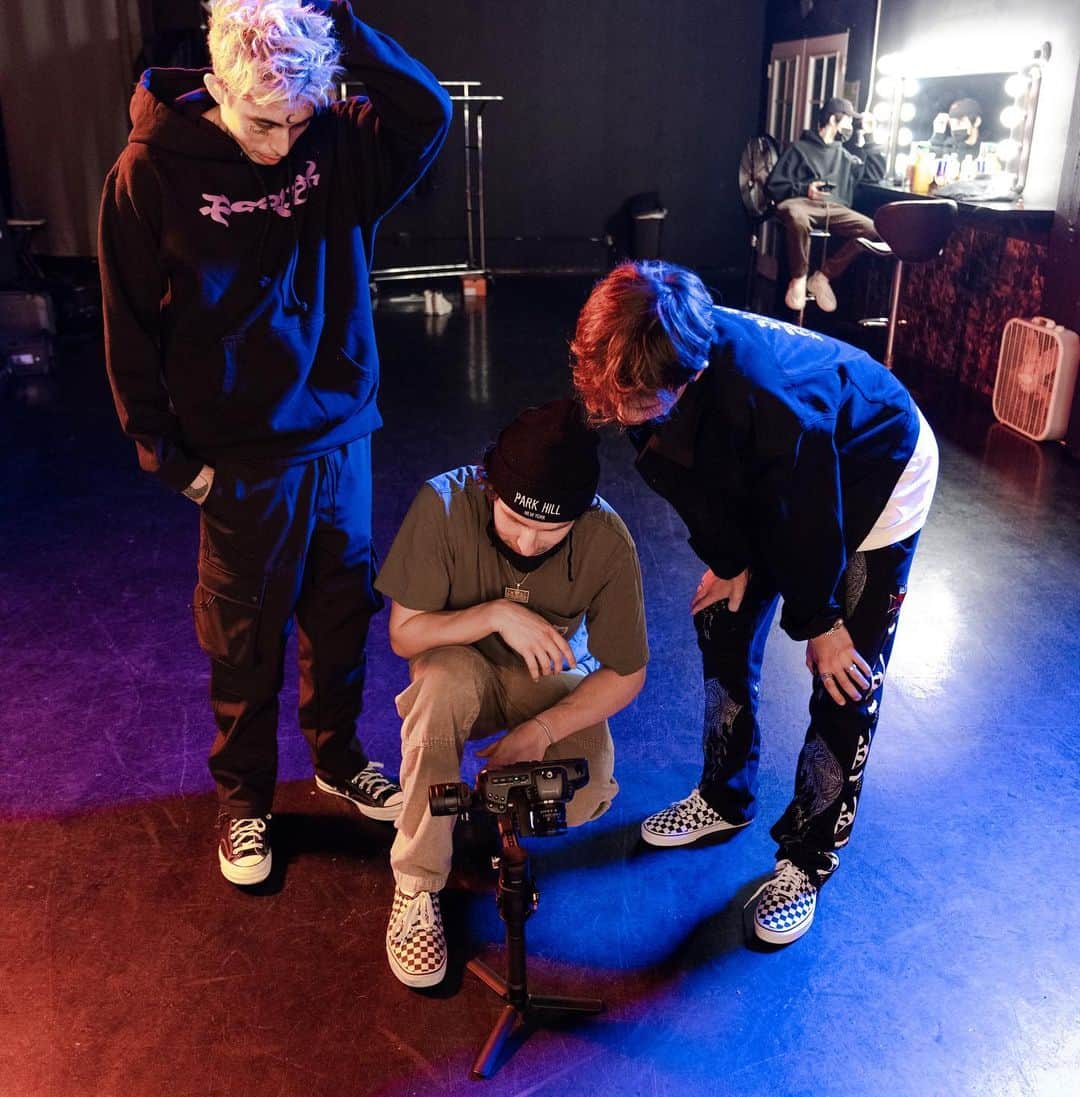 ジェイコブ・ザルトリウスさんのインスタグラム写真 - (ジェイコブ・ザルトリウスInstagram)「i can check sneaking out, eating edibles, flying around LA, & getting chased by demons off my bucket list.. link in bio 👹」2月21日 4時44分 - jacobsartorius