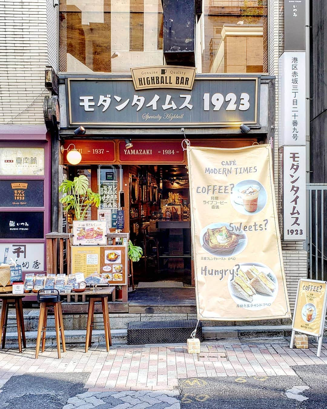 CAFE-STAGRAMMERさんのインスタグラム写真 - (CAFE-STAGRAMMERInstagram)「Let’s take a break. I just want some coffee. 日曜日は、布団から出たくない♪  #赤坂見附 #カフェ #☕ #cafe #akasakamitsuke #tokyocafe #cafetyo #赤坂見附カフェ #モダンタイムス #モダンタイムス1923」2月21日 4時47分 - cafetyo