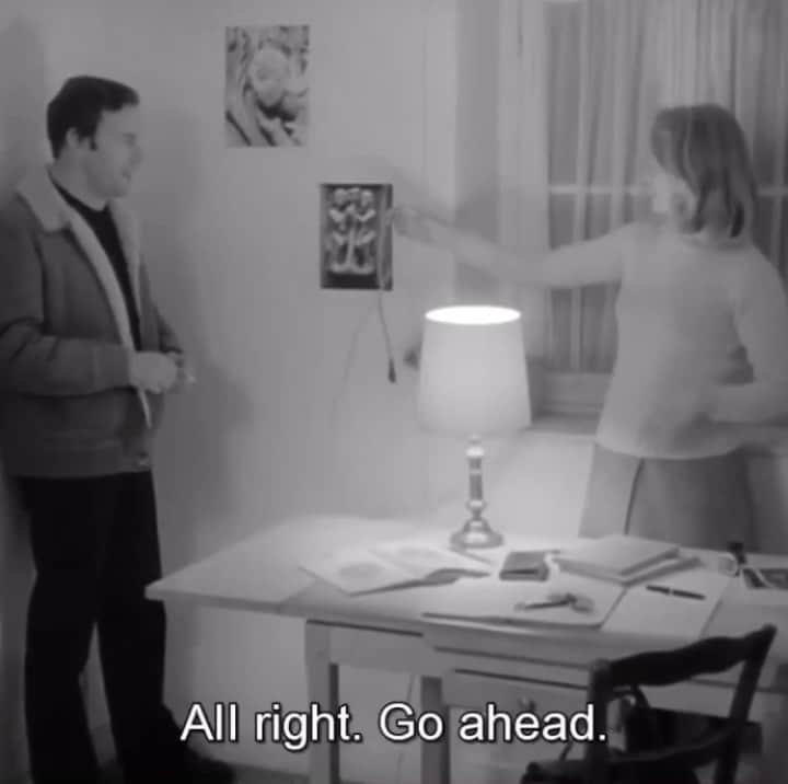 メローイエローパリのインスタグラム：「« Je sais très bien faire le thé. C'est un de mes rares talents. » - Ma nuit chez Maud, 1969  #mellowyellowparis #mellowyellow #inspirationdefilm #manuitchezmaud #filmnoiretblanc #mooddujour」