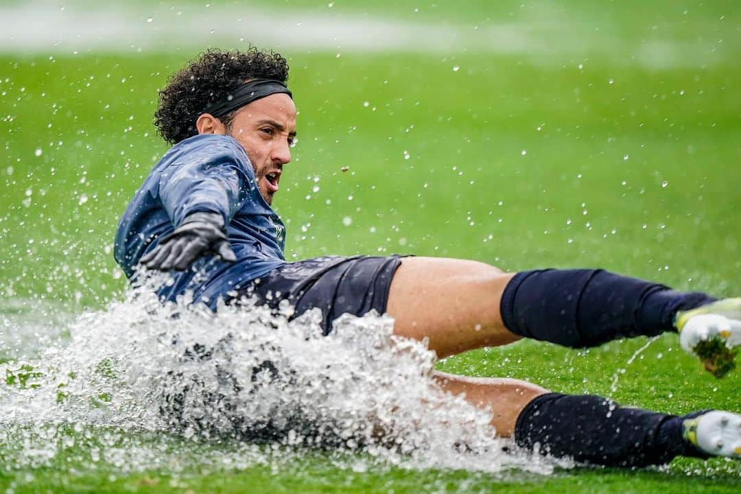 フェリペ・アンデルソン・ペレイラ・ゴメスのインスタグラム：「Paixão ⚽️🙌🏾😀」