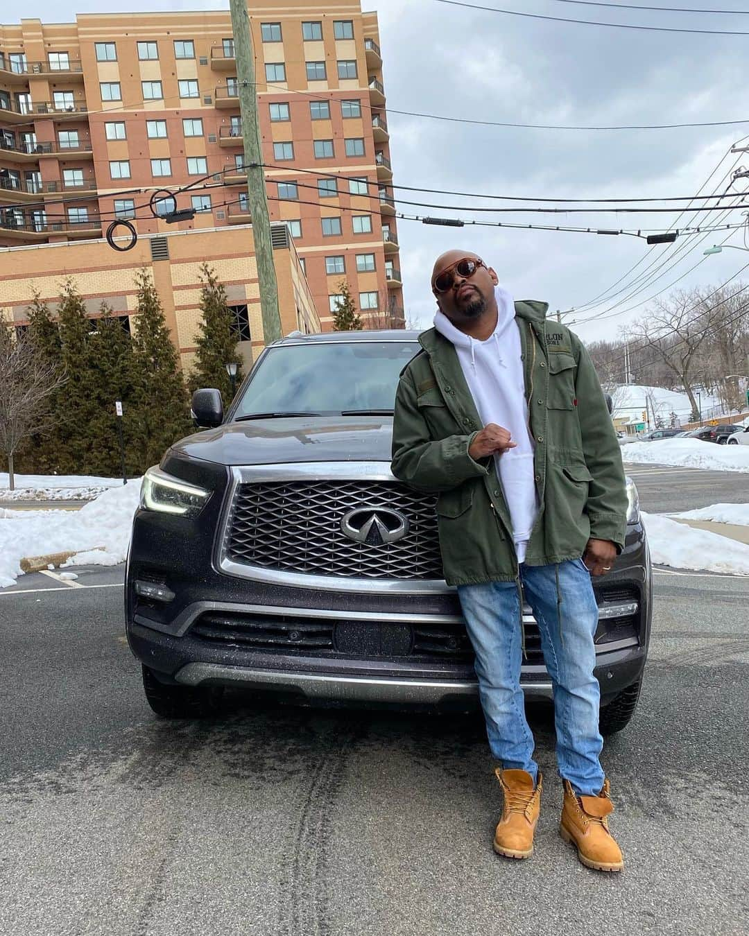 オマー・エップスのインスタグラム：「No matter rain, hail, sleet or snow, Big Shirley always gets me home safely! 😎 Huge salute to all the good folks at @infinitiusa for their generosity and support!  🙌🏾🙌🏾 #QX80 #LuxuryShouldBeLivedIn #Infiniti」