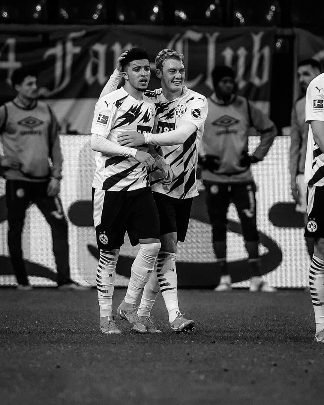 のインスタグラム：「Derbysieger ⚫️🟡」