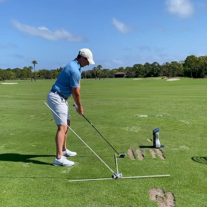ルーク・ドナルドのインスタグラム：「Here’s an LD Tip for any aspiring juniors out there that want to become a pro golfer. No this isn’t a post on how to swing like Rory (although that wouldn’t hurt!!), it’s about hard work and the effort it takes to be great.   These videos were taken around 10am this morning, fresh off missing the cut in LA - he had already been hitting balls for some time, putting in the work to be better. If you want to be great at anything there is no substitute for hard work and effort - you might think talent is important, and it is...but effort is twice as important. Keep grinding out there, it’s your best path to success. #LDTips #hardwork #dedication #thebestdontrest #keepgettingbetter」