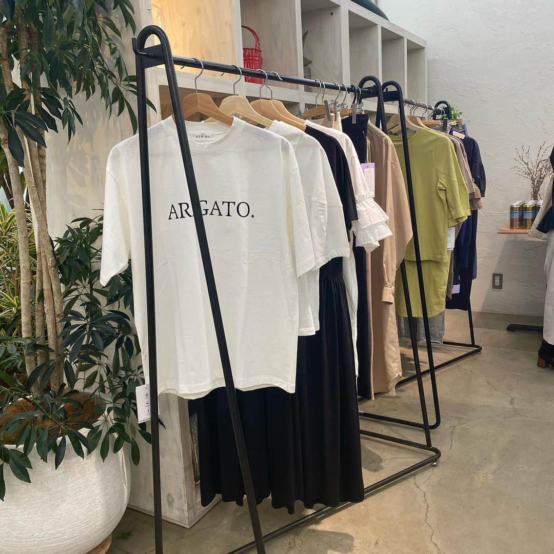 ImotoEtsuyo さんのインスタグラム写真 - (ImotoEtsuyo Instagram)「新しい時代をポジティブに生きる 大人の女性のための日常着として 誕生した新ブランド 「PLUS　OTOHA (プラスオトハ）」の 展示会へ。 @plus_oto.ha  ・ ・ 肌にやさしい素材を採用、 リラックスしたシルエットの 華やぎのある日常着や ストレスフリーな着心地の アイテムも充実。  OTO=大人　HA＝HAPPY 「オトハ」  「プラスオトハ（PLUS OTO.HA）」は  3月11日　#onlineshop #grandopen  www.palcloset.jp/plusotoha ・  ・ @plus_oto.ha からチェックしてみて 下さいね。  ・ #ootd #fashion   ・ #tshirt & #skirt & #bag  ⇒ @plus_oto.ha #プラスオトハ  #plusotoha   ・ ・ #新大人女子 #優しい  #着心地  #新ブランド  #シンプルコーデ  #シンプルファッション  #パル  #大人カジュアル  #大人かわいい  #シンプル  #cordinate  #style  #outfit  #outfitoftheday」2月21日 16時53分 - bisuhada