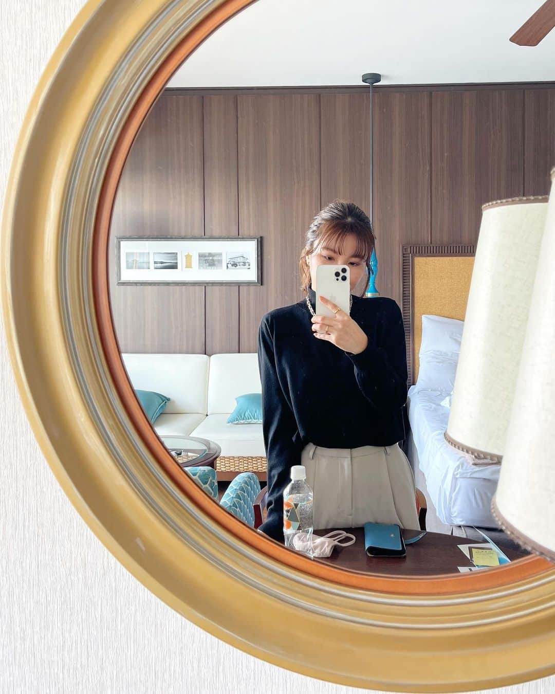 生駒幸恵のインスタグラム：「SNSオンラインセミナーが近づいてます👩🏻‍💻 @manashika と時間をかけ打ち合わせに打ち合わせを重ねてます🗒👯‍♀️  2/25と3/7、お会いできる方楽しみにしていてください😋🌙🌼  📸写真はお部屋が可愛かった #琵琶湖ホテル」