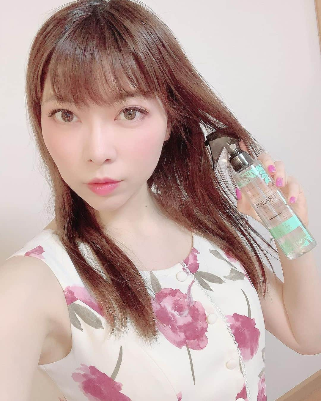 DJ MIYAさんのインスタグラム写真 - (DJ MIYAInstagram)「やっほーぉぉ💖めっちゃ天気がよくて気持ちいいねーん(o^^o)  みんな花粉はどうですかーぁぁ？笑 うちは、まだギリギリ大丈夫かも♪♪♪  このコスメいいかもーっっ。  毛穴洗浄で美肌ミスト💖で、爽やかにすっぴん肌が保てそうー！！ スプレータイプだから手軽に使えて便利ーぃ♪🌈  香りも軽やかな感じでいいね👍(o^^o)  @eleexe.official   #ポラッシュ #PORASH #pr #コスメ #スキンケア #コスメ好き #コスメレビュー #スキンケア好き #コスメマニア #毛穴洗浄 #洗顔 #スキンケアマニア #今日のコーデ #今日のメイク #ファッション #ビュースタグラマー #美容 #美容マニア #美容好き #美容大好き #すっぴん肌 #美肌ケア #季節の変わり目 #今日のファッション #メイク好き #メイクアップ #メイクのり #ファッショニスタ #インスタグラマー #インフルエンサー」2月21日 16時51分 - dj_miya