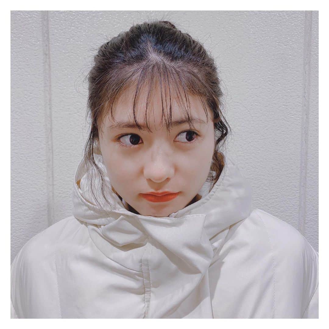 凛美さんのインスタグラム写真 - (凛美Instagram)「🤍🤍🤍﻿ ﻿ ﻿ このアウター本当によく着てる笑﻿ ﻿ ﻿ 1枚で韓国っぽくなれるし﻿ ボリュームもあってかわいい!!﻿ ﻿ 今回はモノトーンコーデにしたよ🌼﻿ ブランドタグ付けしましたっ﻿ ﻿ #モノトーン#モノトーンコーデ#rili#zara#nicola#ニコラ#ニコモ#凛美#りみsmile」2月21日 15時30分 - rimi_kenon_official