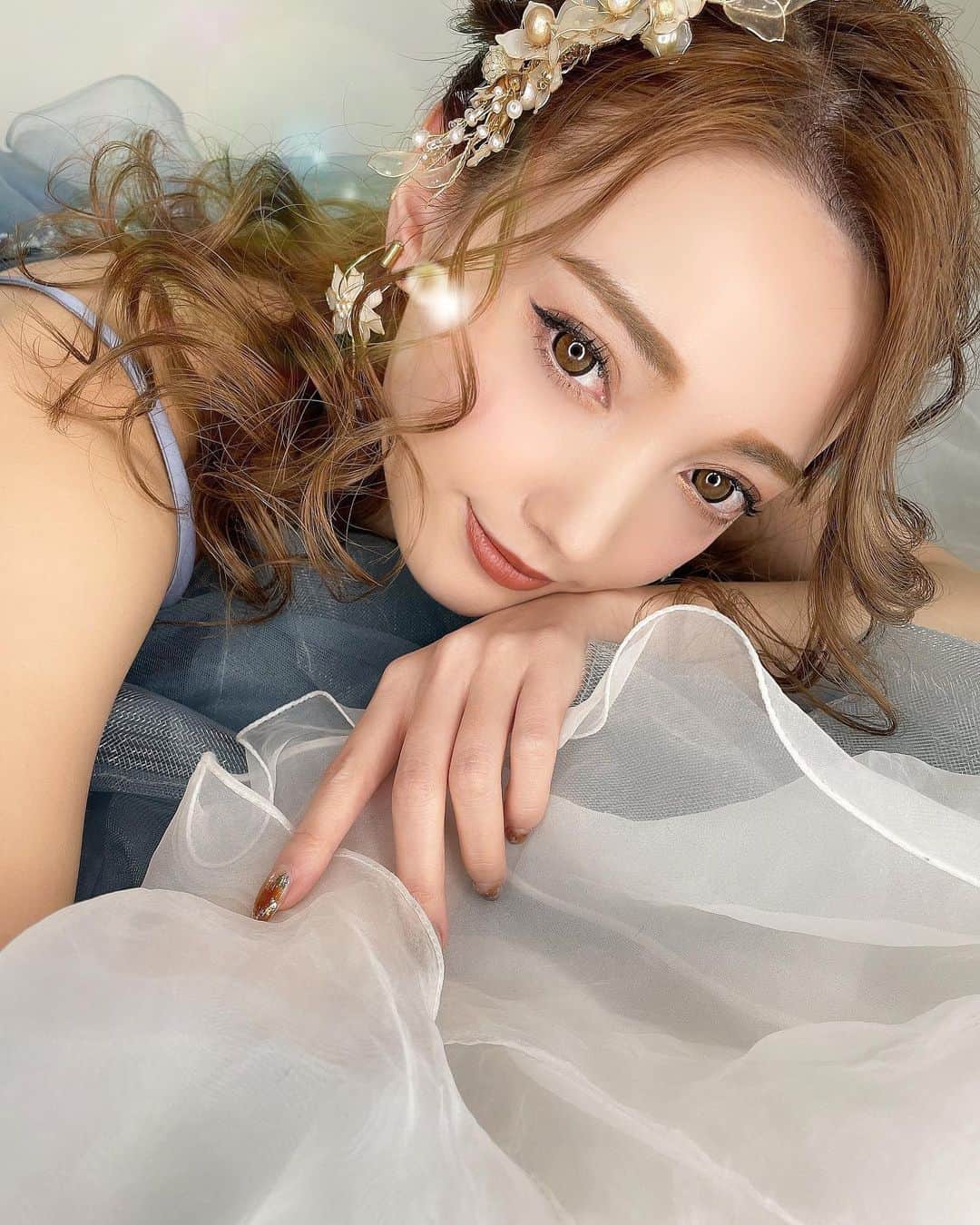 堀井大輔のインスタグラム：「・ ・ ホリージョ撮影 2/24.25 3/3.5.6 空いてます🙆‍♂️ 3/9~3/20まで、フォトブース制作のため ホリージョ撮影お休み致します。 お店は営業致してます--✂︎--- ・ ・ 𝑚𝑜𝑑𝑒𝑙 @naginchu1218  ℎ𝑎𝑖𝑟/𝑝ℎ𝑜𝑡𝑜 @daisuke_5511  ・ ・  #クラウンヘアー#天白区#名古屋 #名古屋美容師 #美容師 #ヘアセット#セット#ヘアアレンジ #プレ花嫁 #作品撮り #ウェディングドレス #ホリーマジック #ホリージョ撮影 #ホリージョ #2021秋婚 #2021春婚 #2021夏婚 #全国のプレ花嫁さんと繋がりたい #ウェディングニュース #コテ巻き #巻き髪 #ゼクシィ2021 #アップスタイル #まとめ髪 #おだんご #編みおろし #Dressy花嫁 #プラコレ ￼ 	◦」