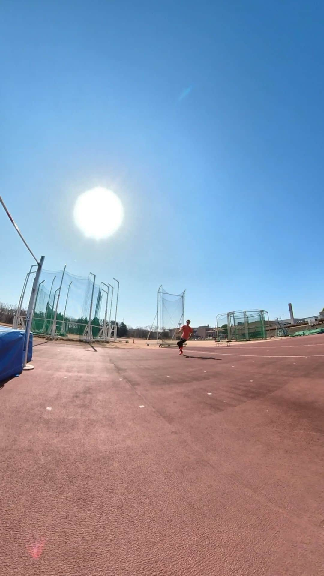 戸邉直人のインスタグラム：「Jumping in the spring sun ☀️   #highjump #athletics #trackandfield #athletelife #jump #training #workout #spring #springday」