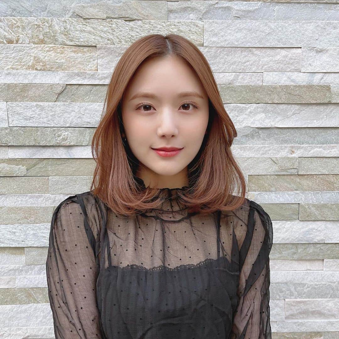 のインスタグラム：「💇‍♀️💙 ㅤㅤㅤㅤㅤㅤㅤㅤㅤㅤㅤㅤㅤ この長い前髪も見納め😆👋 ㅤㅤㅤㅤㅤㅤㅤㅤㅤㅤㅤㅤㅤ #hair #spring #dailylook #헤어스타일 #헤어어레인지 #헤어스타일링 #희영 #ひよん #前髪カット #ボブヘアー」