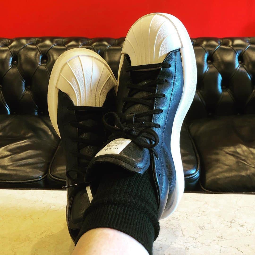 ウェイジーさんのインスタグラム写真 - (ウェイジーInstagram)「weizhi#zhouchengshi#fashion#lifestyle#shoes#adidas#rickowens#blackandwhite#streetfashion#collection#2017#」2月21日 15時47分 - zhouchengshi