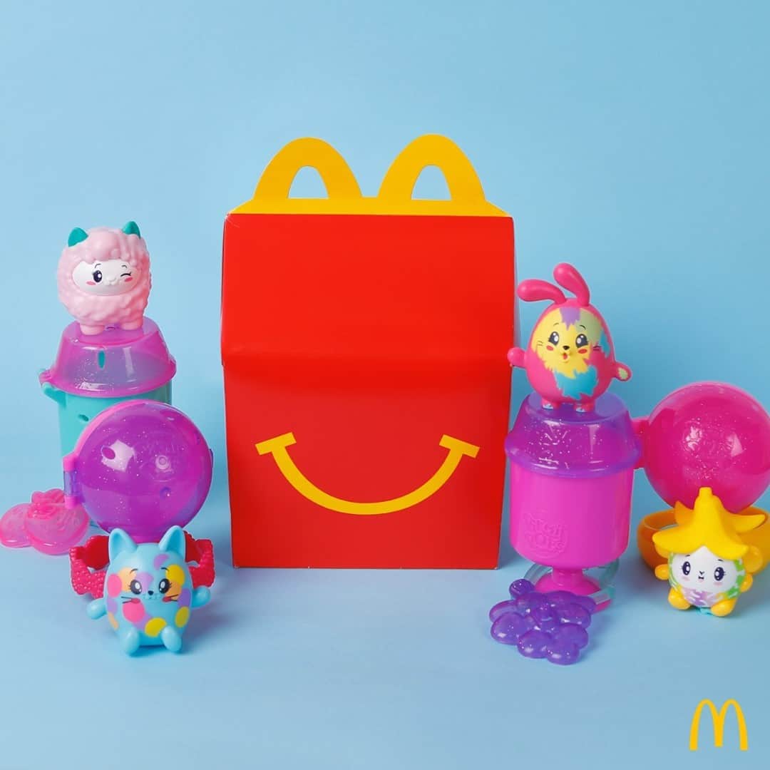 McDonald's Philippinesのインスタグラム：「Say hello to a colorful weekend! Your bright new besties are here for a day full of fun and adventure. Get one of these Pikmi Pops toys or a Jurassic World toy when you buy a Happy Meal starting at Php 90. Now available via McDelivery.」