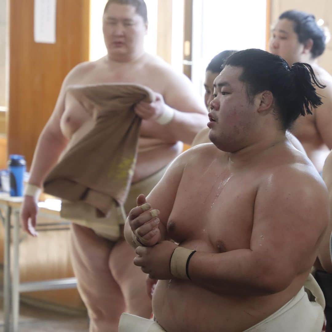 日本相撲協会さんのインスタグラム写真 - (日本相撲協会Instagram)「本日、相撲教習所で合同稽古の二日目が行われました。  本日のライブ配信の様子は、日本相撲協会YouTubeにてご覧頂けます！  @sumokyokai #大相撲 #sumo #相撲 #力士 #お相撲さん #japanphoto #sumowrestlers #japanculture #cooljapan #竜勢 #宝香鵬 #北青鵬 #夢道鵬 #石浦 #王鵬 #明生 #御嶽海 #阿武咲 #逸ノ城 #霧馬山 #錦木 #朝乃山 #鶴竜」2月21日 16時00分 - sumokyokai