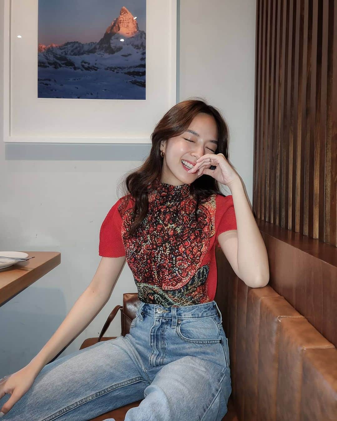 バイトゥーイ・ズワピットのインスタグラム：「❤💋🍎 @club21thailand #meisseymiyaketh」