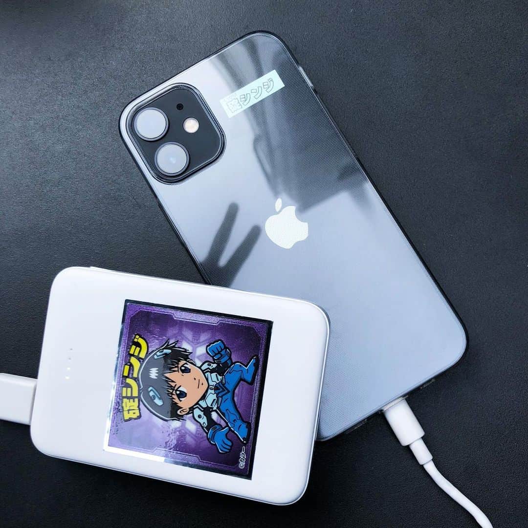 とくいちょまのインスタグラム：「iPhone 12 mini Black〜✌️ 8使っていたから、ホームボタンから卒業した！笑」