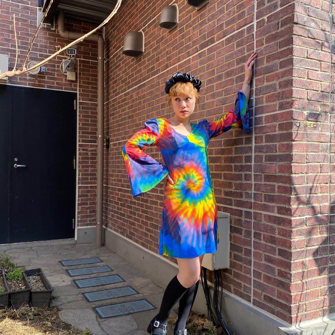 PUNK CAKEのインスタグラム：「•tie dye bell sleeve dress •black frill SS jacket  #punkcake  #vintage #vintageclothing  #80sfashion  #古着 #古着コーデ  #古着女子 #レディース古着　 #原宿 #harajuku  #harajukufashion  #原宿古着屋 #東京古着屋  #古着屋巡り #古着通販」