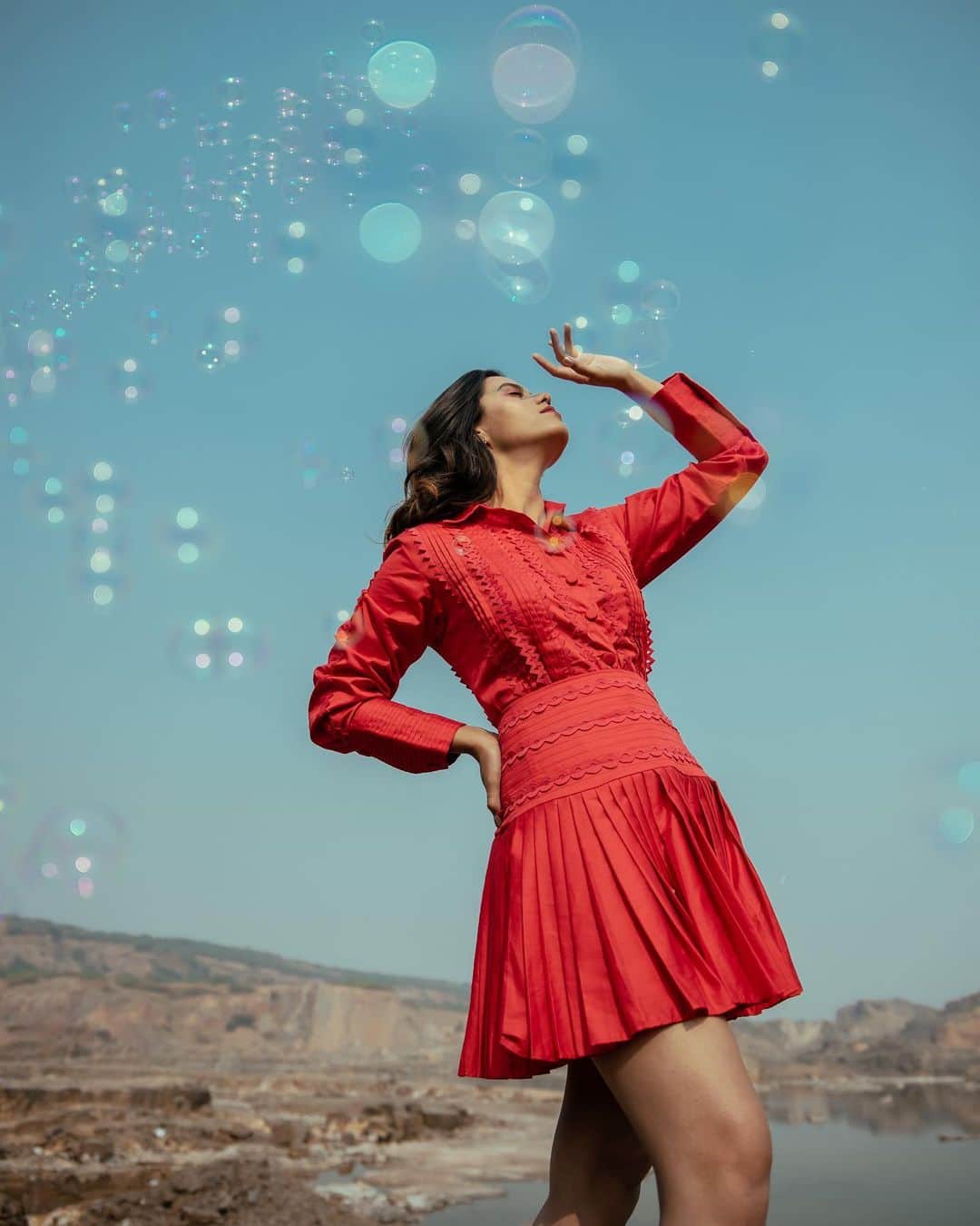 Aakriti Ranaさんのインスタグラム写真 - (Aakriti RanaInstagram)「Are you living your life in a bubble?  Outfit : @vidhiwadhwani_label  Photography: @shivamphotoworks  Assisted by : @framesbypawan  Art Direction: @_shrutichawla_  Styling : @adi.anjaani   #aakritirana #lookbook #red #fashion #bubble #photography #bubbles #photoshootideas #styling #ootd #outfitoftheday #life」2月21日 16時46分 - aakritiranaofficial