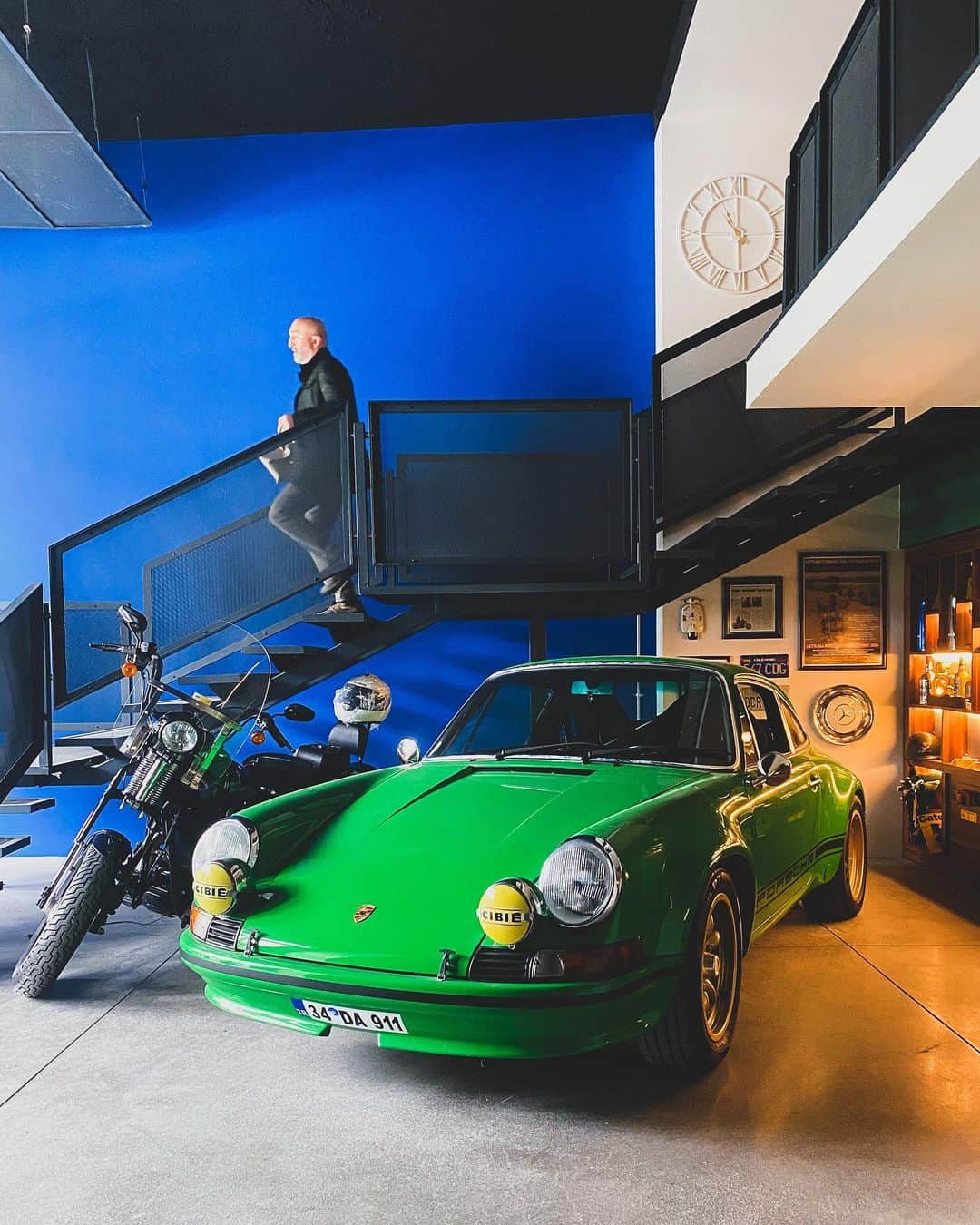 WATCHMANIAのインスタグラム：「Garage goals. @mutluyazar is an avid classic car collector from Istanbul. And 1987 Porsche Carrera 3.2 is one of my favorites from his collection.」