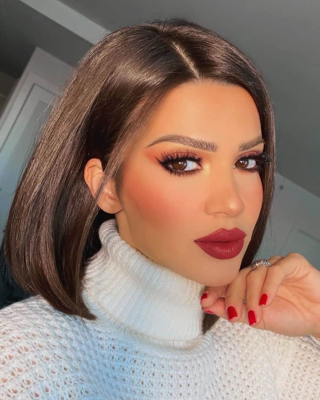 Anastasia Beverly Hillsさんのインスタグラム写真 - (Anastasia Beverly HillsInstagram)「SOFT - or - GLAM?! Get you a palette that can do both! 🥰 @exteriorglam taps into the mattes, metallics, and highly pigmented hues of #AnastasiaBeverlyHills Soft Glam Eyeshadow Palette. 🥰🥰🥰  Have you tried our Soft Glam Eyeshadow Palette? Tell us more below! ⬇️⬇️⬇️  #anastasiabeverlyhills」2月21日 7時53分 - anastasiabeverlyhills
