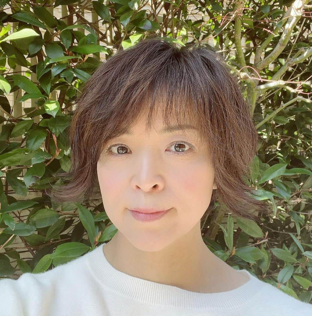 石原詢子さんのインスタグラム写真 - (石原詢子Instagram)「これから宮崎県えびの市へ行って来まーす！年末のディナーショー以来、久しぶりにお客様の前で歌わせて頂けます！頑張ってきまーす！  #宮崎県えびの市 #久しぶりの #飛行機 #jal #結構混んでる #歌が歌える #嬉しい #頑張って #歌って来ます #石原詢子 #今日も笑顔で #良いお天気」2月21日 7時54分 - junko_ishihara.official