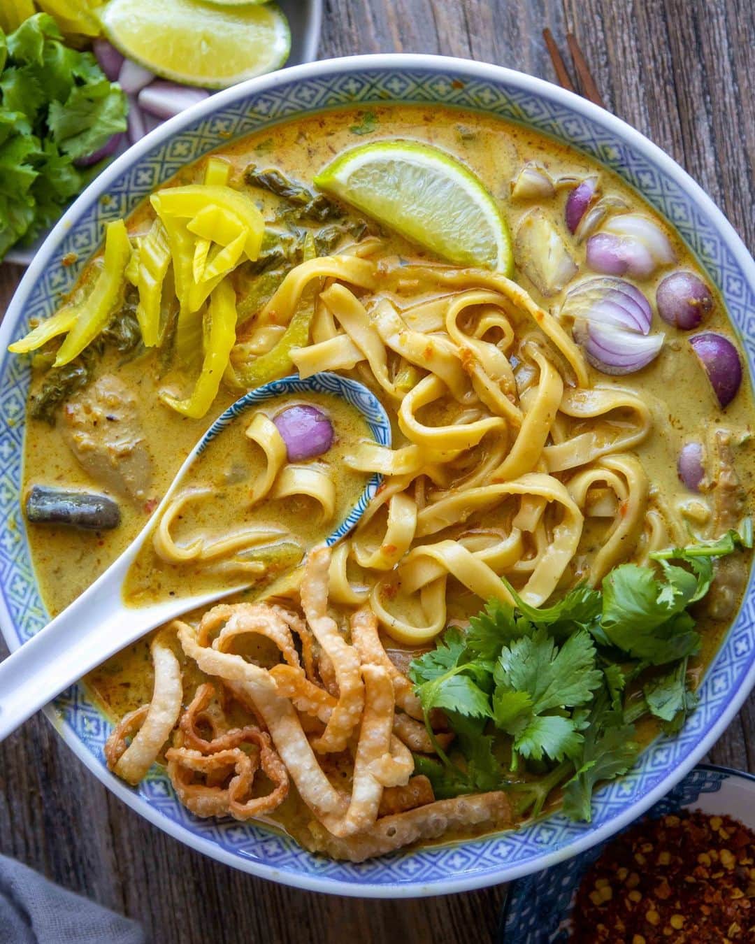 Food52さんのインスタグラム写真 - (Food52Instagram)「Mouthwatering, soul-warming Vegan Khao Soi from Resident @woon.heng is the name of the game. The creamy broth has a multidimensional flavor, thanks to homemade chile paste—similar to sambal, but with some bonus spices, like cumin, coriander, and turmeric. Recipe at the link in bio. #f52community.」2月21日 8時00分 - food52