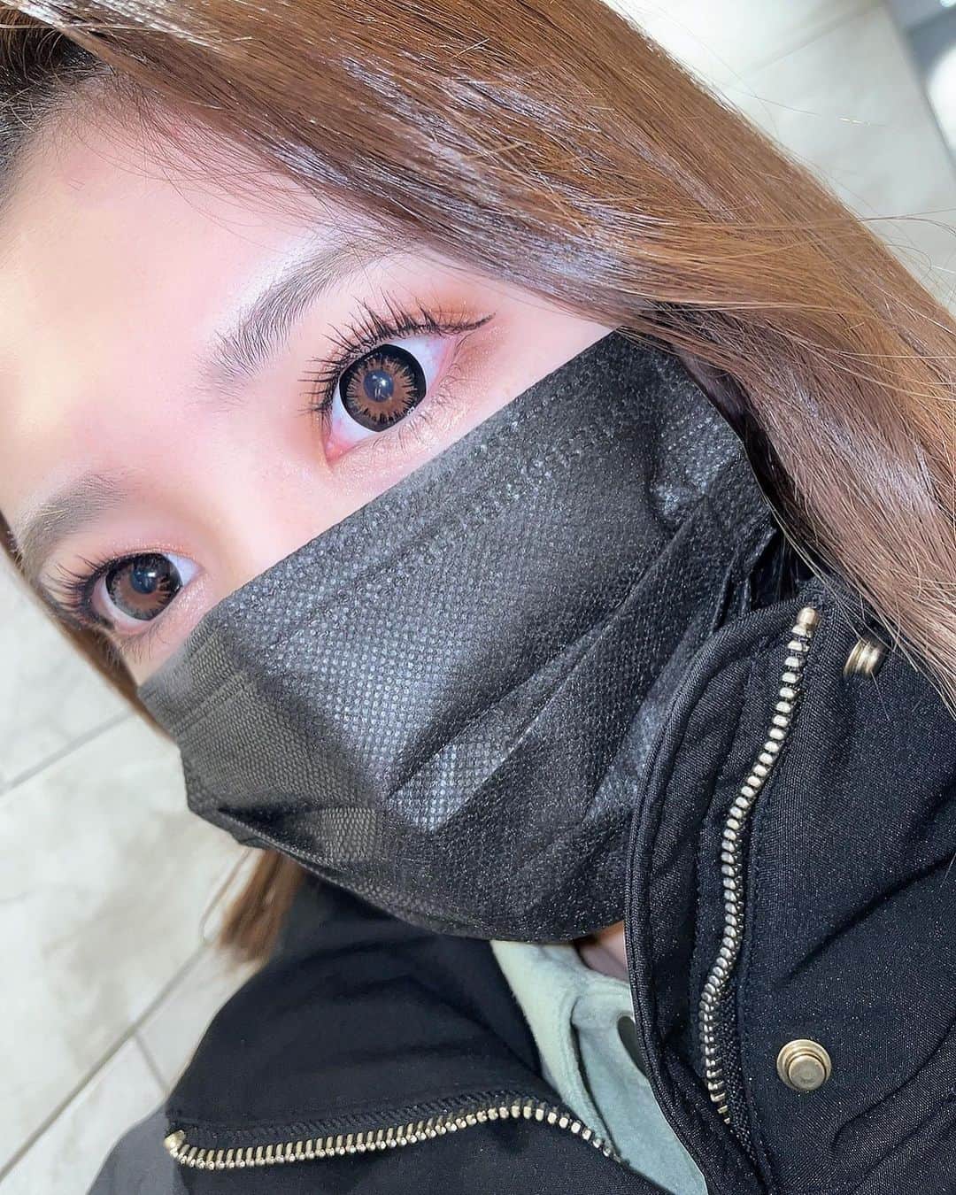 渡邊真由のインスタグラム：「まつ毛伸びた🤍 2枚目は10月 #before 3枚目は2月 #after 4ヶ月の変化です✨すごい✨  #エマーキット #まつ育 #成功 #beforeafter #まつ毛美容液」
