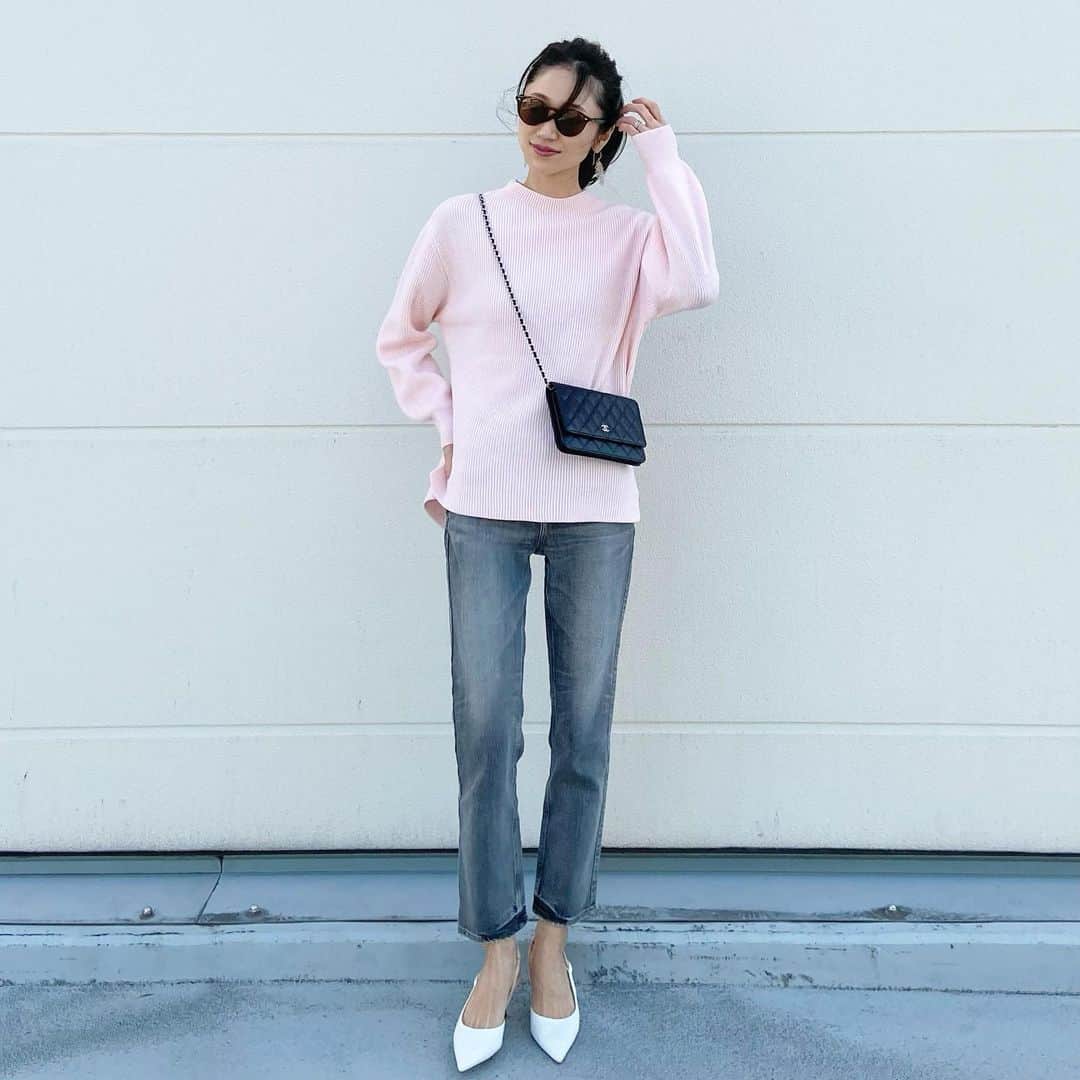 mmmcoco07のインスタグラム：「✴︎ いつかのコーデ🌸 . . . knit/ @mite__official  denim/ @upperhights #upperhights shoes/ #zara  . . . #シンプルコーデ#大人カジュアル#デニムコーデ#outfit#ootd#outfitoftheday#fashion#instafashion#partegram#chanel#pink」