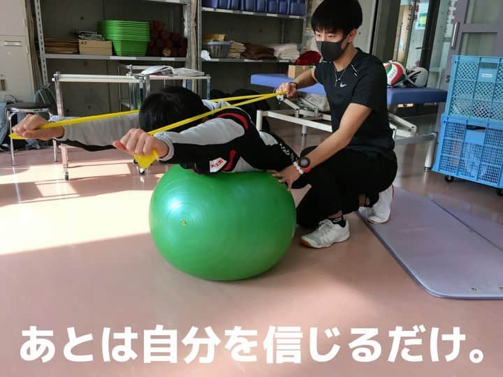 北海道メディカル・スポーツ専門学校のインスタグラム：「アスレティックトレーナー実技試験！ ついに当日がやってきました。  みんな、自分を信じてあげてね！ 応援しています😊  メディスポ生のみんなも、今日は彼らにエールをお願いします！✨  がんばっておいで！！  #アスレティックトレーナー #試験 #大丈夫 #がんばれ #エール #応援 #メディスポ #ハイテク #専門学校 #スポーツトレーナー #専門学校 #2年生 #合格祈願 #北海道 #東京 #札幌 #恵庭」