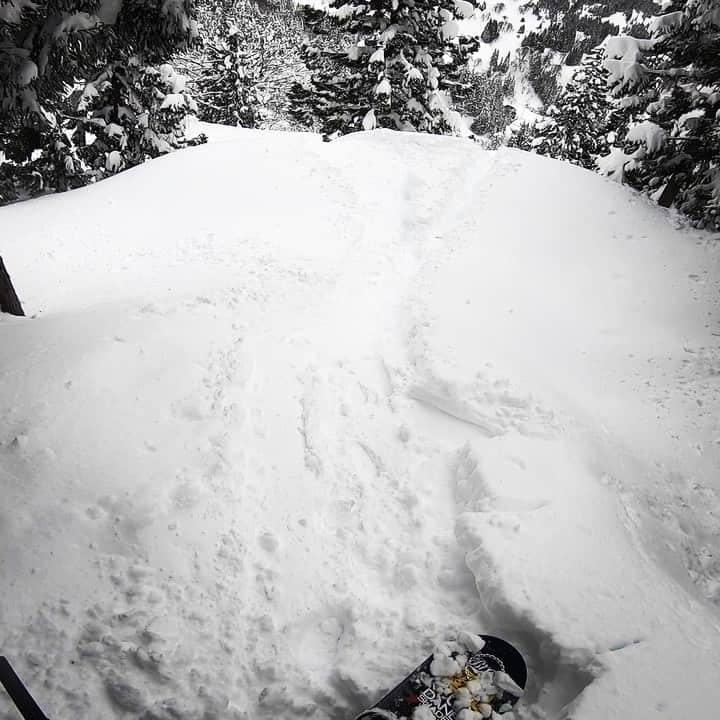 のインスタグラム：「久々のナチュラルジャンプ 難しかったけどやっぱり楽しかった〜。 @takashi0421 親方ありがとう！ @murasakisports_official  @allianjapan  @flux_japan  @dangshades_jp  #ヨコハマタイヤ」
