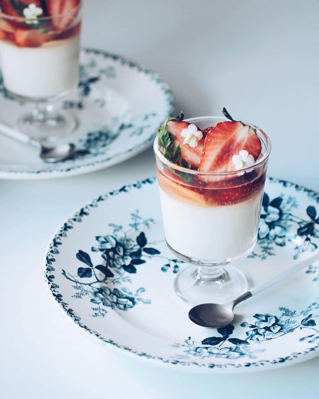 りえのインスタグラム：「* * ☑︎Yoghurt mousse * * 花粉辛いねー‎𓂃˚‧ 𓆸 * *」