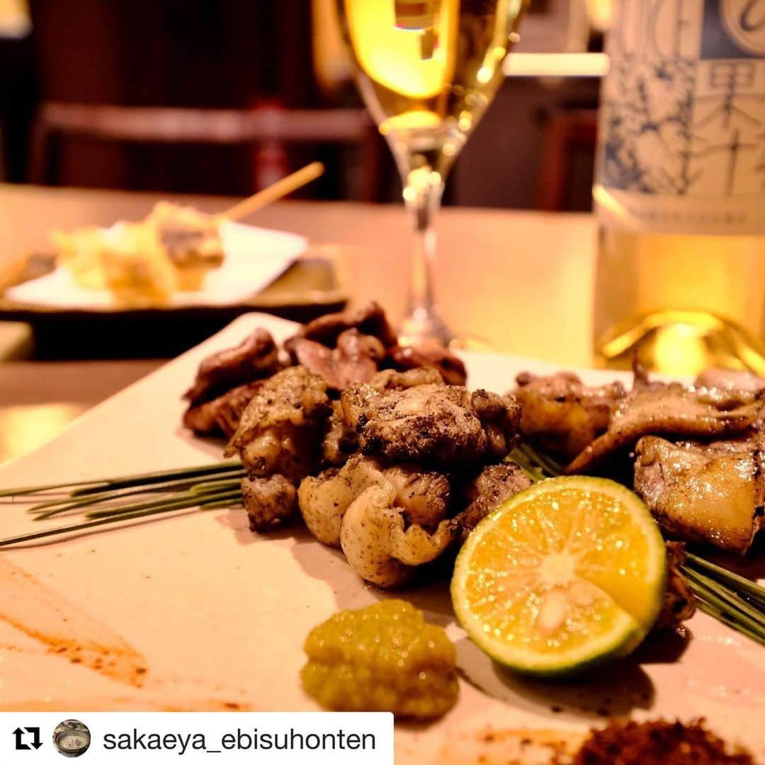 さかえや　高田馬場のインスタグラム：「#Repost @sakaeya_ebisuhonten with @get_repost ・・・ さかえや恵比寿本店は本日も営業しております。  ※画像は炭火焼き三種盛り合わせ  ランチ　11:30〜14:30 ディナー16:00〜20:00  感染症対策の徹底、お客様の安心安全を最大限に注意し営業しております。  安心してお食事出来る個室も多数御座います。  短い時間ですがご来店いただいたお客様に、 美味しい料理と寛いでいただける空間とサービスをご用意しております。  テイクアウトアウトメニューデリバリーメニューのサービスもご用意しており、お客様のご要望にお応え出来るサービスをご提供ご提供致しております。  是非さかえや恵比寿本店のご利用心よりお待ちしております。  #恵比寿　#恵比寿グルメ　#さかえや　#水炊き　#鍋　#東京グルメ　#テイクアウト　#テイクアウトグルメ #テイクアウトランチ  #恵比寿ランチ　#恵比寿ディナー  #美味しいもの好きな人と繋がりたい #美味しいお店　#グルメ好きな人と繋がりたい #グルメスタグラム #グルメ女子 #グルメ部 #グルメスタグラム #ワイン　#日本酒　#食べ歩き #食べるの好きな人と繋がりたい」