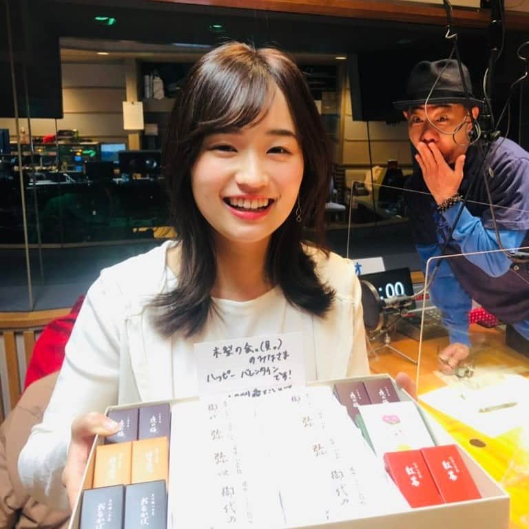 篠原梨菜さんさんのインスタグラム写真 - (篠原梨菜さんInstagram)「#土曜朝6時木梨の会 公式HPより #thankyou #TBSラジオ #篠原梨菜 しのりな公式アカウントはこちら→ @shinorinatbs #木梨憲武 さん #ハッピーバレンタイン #とらや #羊羹 #セントフォース元スプラウト #TBSアナウンサー #アナウンサー」2月21日 8時54分 - rina_shinorina_fam