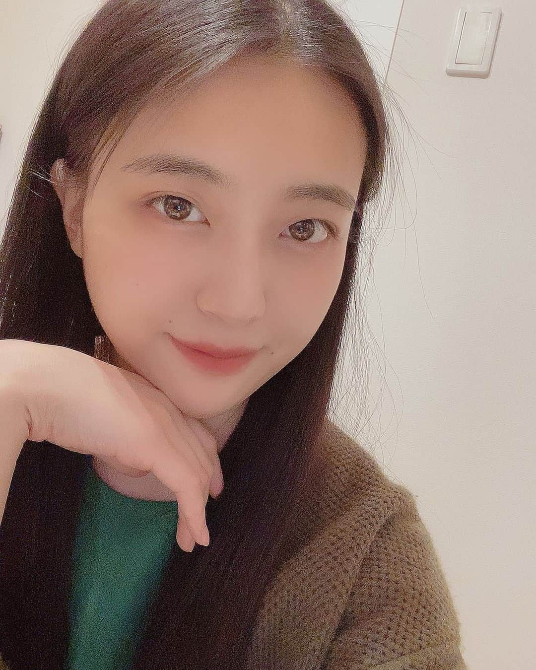 佐藤里菜さんのインスタグラム写真 - (佐藤里菜Instagram)「配信アプリ｢マシェバラ｣公式配信、そしてありがとう配信ありがとうございました！  公式配信後半戦、めちゃめちゃ緊張してプチパニックになっていましたが、みなさんがいつも通りあたたかいコメントをしてくださり、本当にありがとうございます😌  ミッションも難しかったけど、楽しかったな💃 レースクイーンオーディションを通して、たくさんの方と出会い、お話しすることができて本当に充実した約2週間でした！ 1回の配信もあっという間なのに、2週間もあっという間に過ぎていってしまいました😳 楽しい時間はあっという間ってその通りですね！  公式配信のあとは、レースクイーンオーディションありがとう配信をオーディションが終わるギリギリまで行いました！ 初の夜更かし配信、遊びに来てくださったみなさんありがとうございます！  最後まで配信できたのも、応援してくださるみなさんがいてくださったおかげです！  最高の2週間を本当にありがとうございます😌🍀  #オーディション #レースクイーン #レーシング #マシェバラ #公式配信 #ありがとう配信 #スナックりな #本当にありがとうございました #audition #promotionalmodel #circuit #thankyou #japan #followｍe」2月21日 9時11分 - satoo_rina