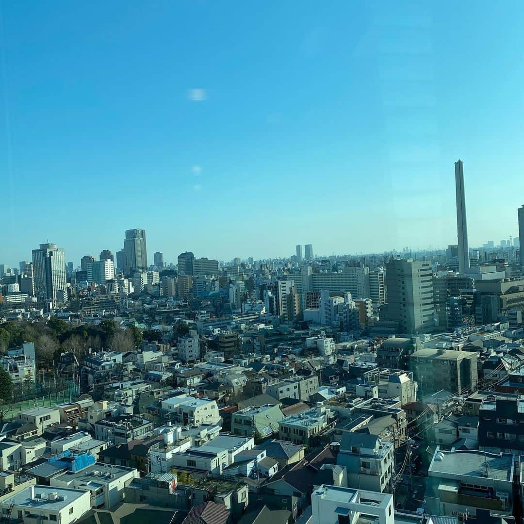 ヒカル（はやぶさ）のインスタグラム：「おはようございます☀🌞 いい天気の日曜日！ これから浅草ヨーロー堂さんへ行きます！13時〜配信キャンペーンがあります🤗💕 #日曜日 #朝 #いい天気 #気持ち良い」