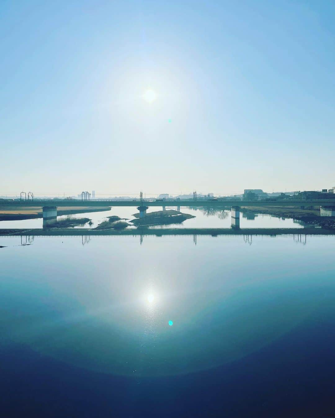 井上侑さんのインスタグラム写真 - (井上侑Instagram)「おはようSUN🌞  #walking #river #bridge #sunshine #skyblue #havefun♪」2月21日 9時15分 - yuinouehappy