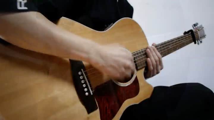 きこりのインスタグラム：「#legendofzelda #legendofzeldaocarinaoftime #guitar #acousticguitar #gerudovalley」