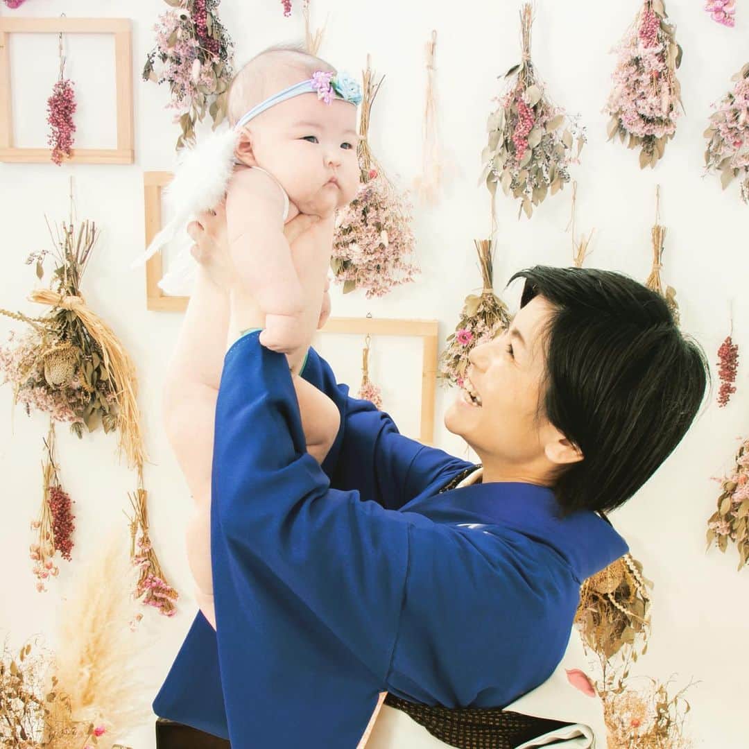金沢着物レンタルshop心結〜kokoyui〜のインスタグラム：「ふわふわの天使 元気いっぱいに写真撮らせてくれました！  #お宮参り  #きもの  #金沢着物レンタル  #赤ちゃん #お食い初め  ──────  ⚫︎金沢駅前 着物レンタル心結(ここゆい)  ⚫︎営業時間 : 9:00〜18:00 ⚫︎address : 金沢市本町1-3-39 ⚫︎tell : 076-221-7799 ⚫︎金沢駅から徒歩5分  ⚫︎コインパーキング補助あり  心結の着物一覧▶@kokoyui_kimono 振袖や袴はこちら▶@kokoyui_furisode 七五三やお子さんの着物はこちら▶@kokoyui753」