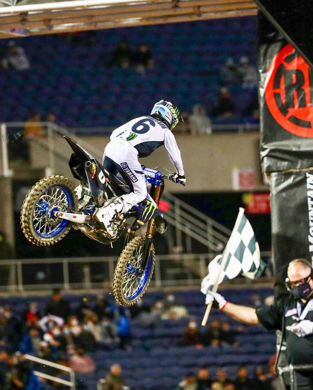 Racer X Onlineさんのインスタグラム写真 - (Racer X OnlineInstagram)「Jeremy Martin looking to carry the momentum from his Heat race win into the main event and “give er the beans” 🤣✊」2月21日 9時32分 - racerxonline